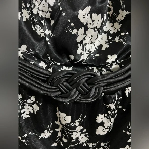 Torrid 3 3x plus size strapless satin black white floral Asian style tube top - Picture 2 of 6